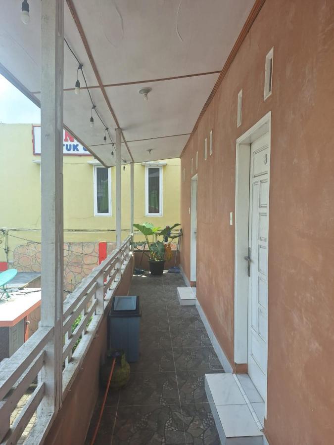 Ron'S Guest House Berastagi Backpacker Rooms Extérieur photo