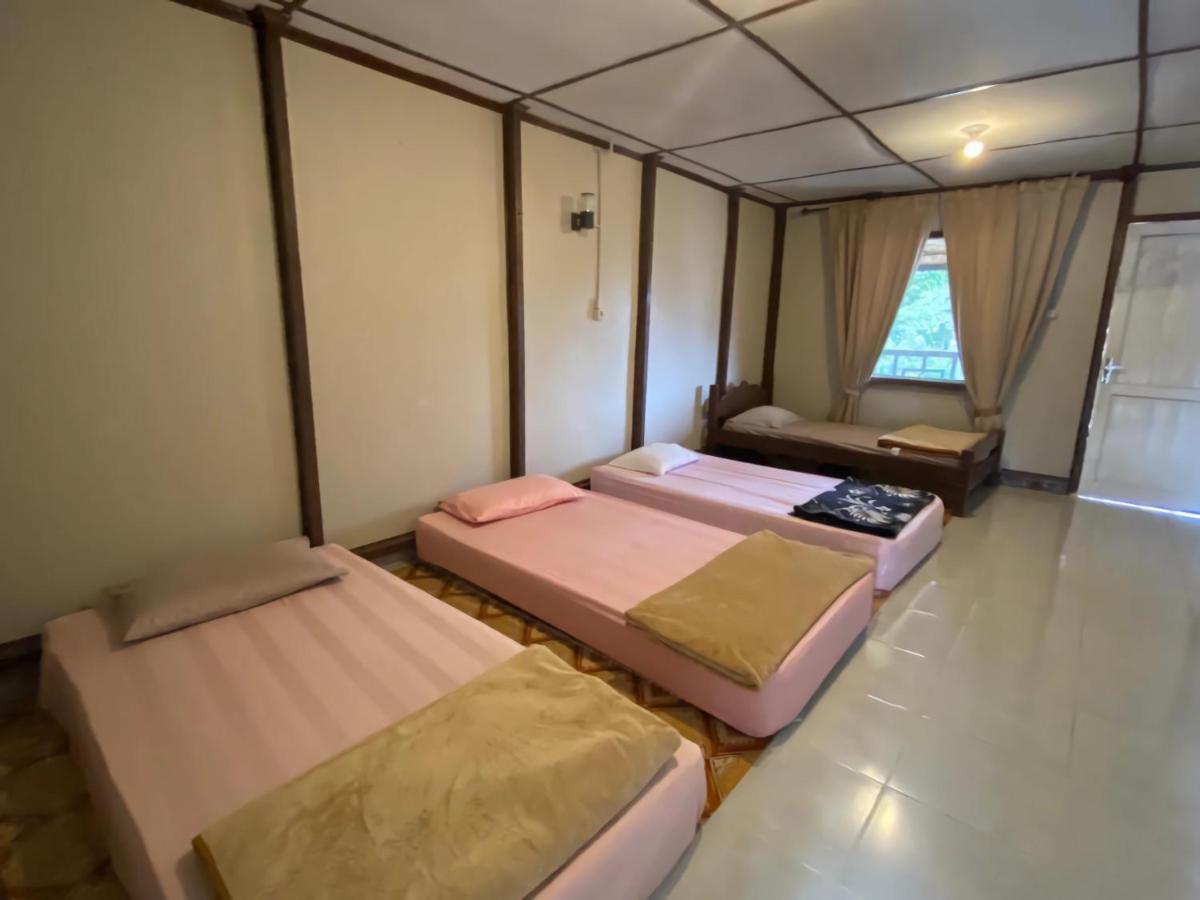 Ron'S Guest House Berastagi Backpacker Rooms Extérieur photo