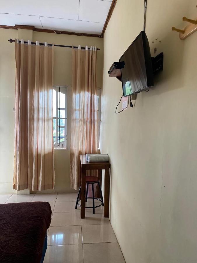 Ron'S Guest House Berastagi Backpacker Rooms Extérieur photo